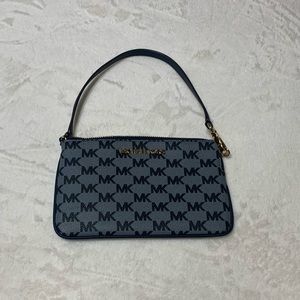EUC Michael Kors Wristlet